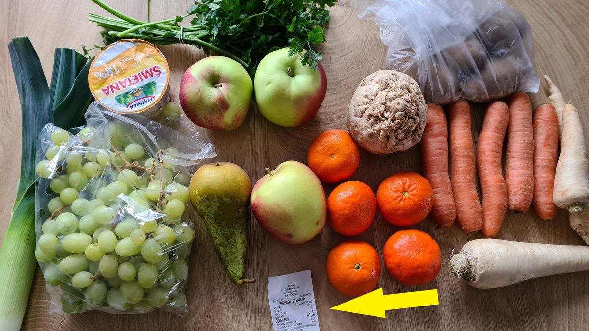 Zakupy z osiedlowego warzywniaka w Warszawie za 61 zł. 