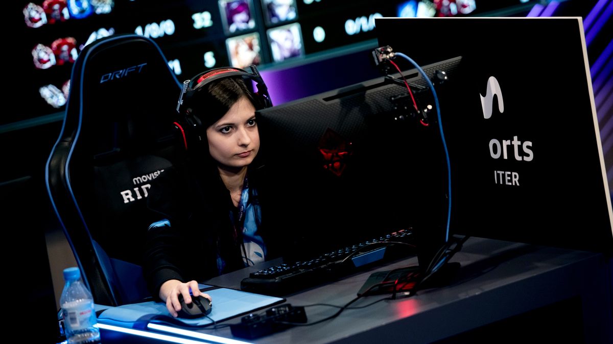 MADRID, SPAIN - SEPTEMBER 28: Girl Gamer Marlies “Maestra” Brunnhofer plapys during Festival 2019 In Madrid on September 28, 2019 in Madrid, Spain. (Photo by Samuel de Roman/Getty Images)
