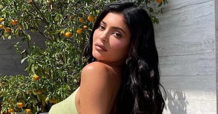 Kylie Jenner w złotym wdzianku. "Wisienka na torcie"