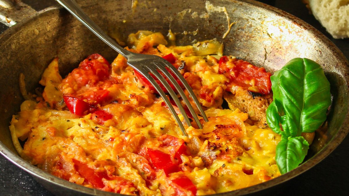 Jajecznica po włosku z pomidorami i ricotttą