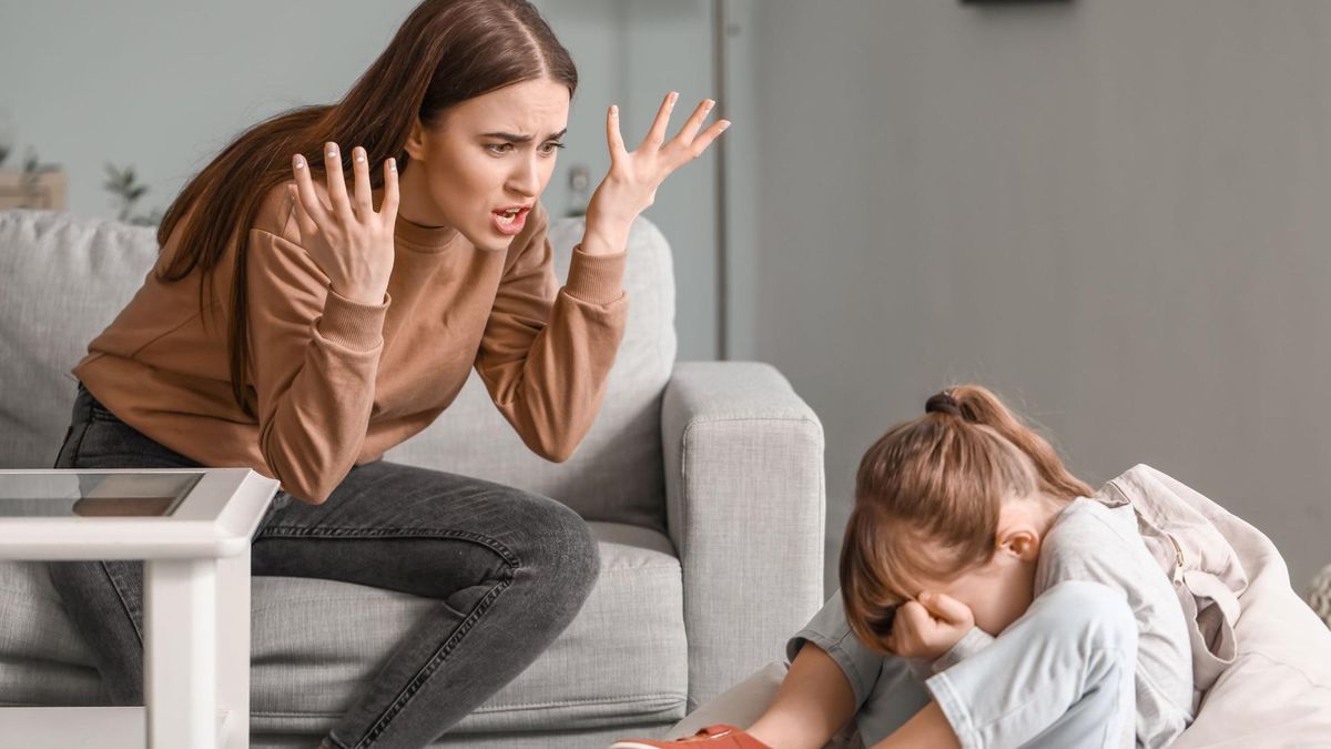 Za każdym razem gniew rodzica jest dla dziecka trudnym doświadczeniem. Na szczęście, istnieją sprawdzone sposoby na zachowanie kontroli nad emocjami.