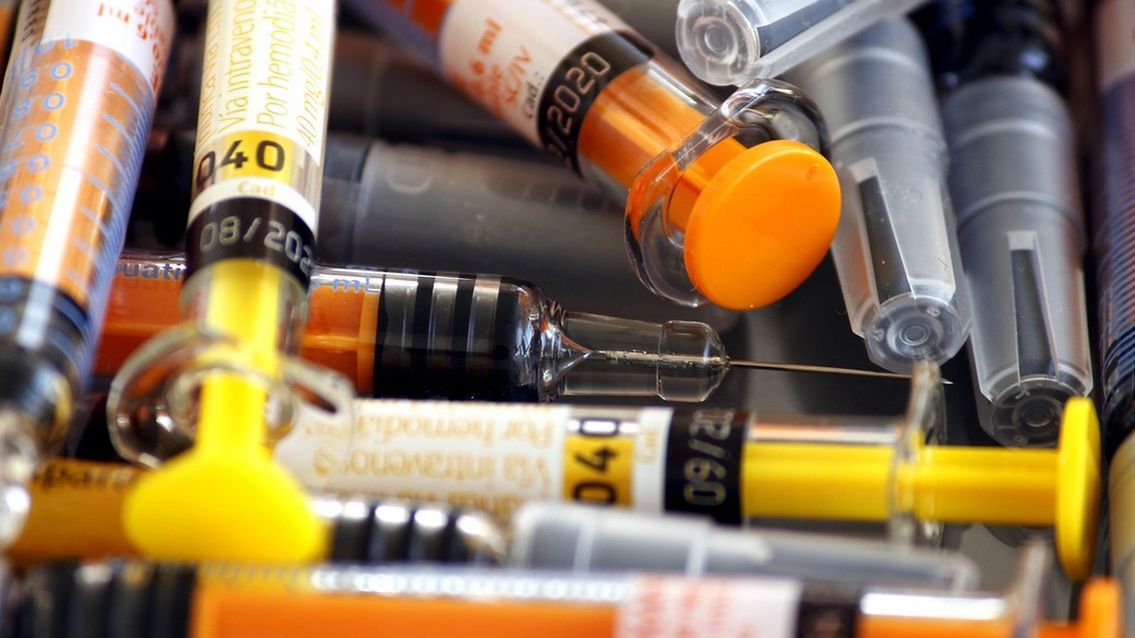 Zastrzyk przeciwzakrzepowy - charakterystyka, cel stosowania, działania niepożądane, interakcje, jak zrobić zastrzyk