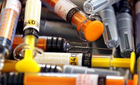 Zastrzyk przeciwzakrzepowy - charakterystyka, cel stosowania, działania niepożądane, interakcje, jak zrobić zastrzyk