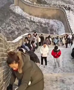 Chiny. Fragment Wielkiego Muru zamienił się w prawdziwą zjeżdżalnię