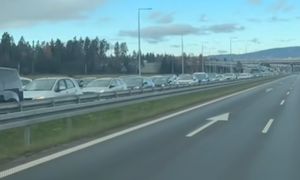 Tam ruszyli Polacy. Auto za autem. Aż zaczął nagrywać