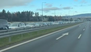 Tam ruszyli Polacy. Auto za autem. Aż zaczął nagrywać