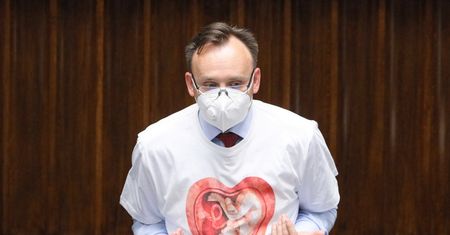 RPD mówi o szczepionkowych eksperymentach. Miażdżące słowa lekarza