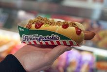 Żabka kampanią promuje hot-dogi