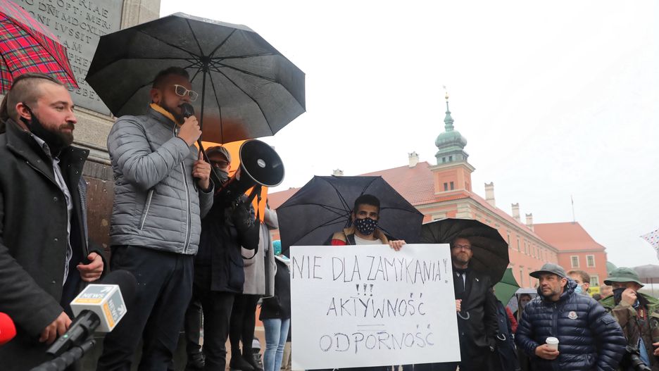 Nowe obostrzenia. Siłownie zamknięte. W Warszawie protestuje branża fitness 