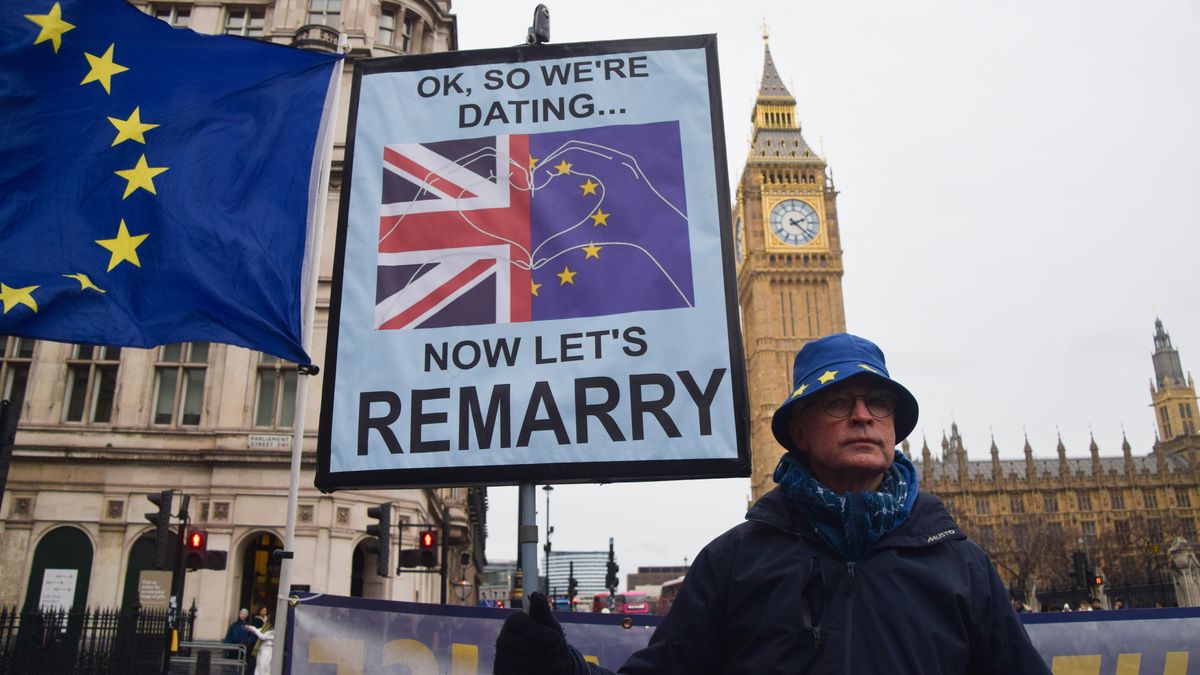 LONDON, UNITED KINGDOM - 2025/12/17: An activist holds a pro-EU placard during the weekly pro-EU and anti-Brexit protest in Parliament Square. The government has announced that the UK will rejoin the European Union's Erasmus student exchange programme as the UK seeks closer ties with the EU. (Photo by Vuk Valcic/SOPA Images/LightRocket via Getty Images)