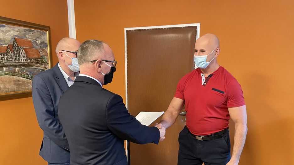 Jelenia Góra. Kierowca autobusu pomógł kobiecie. Jego postawę docenił prezydent