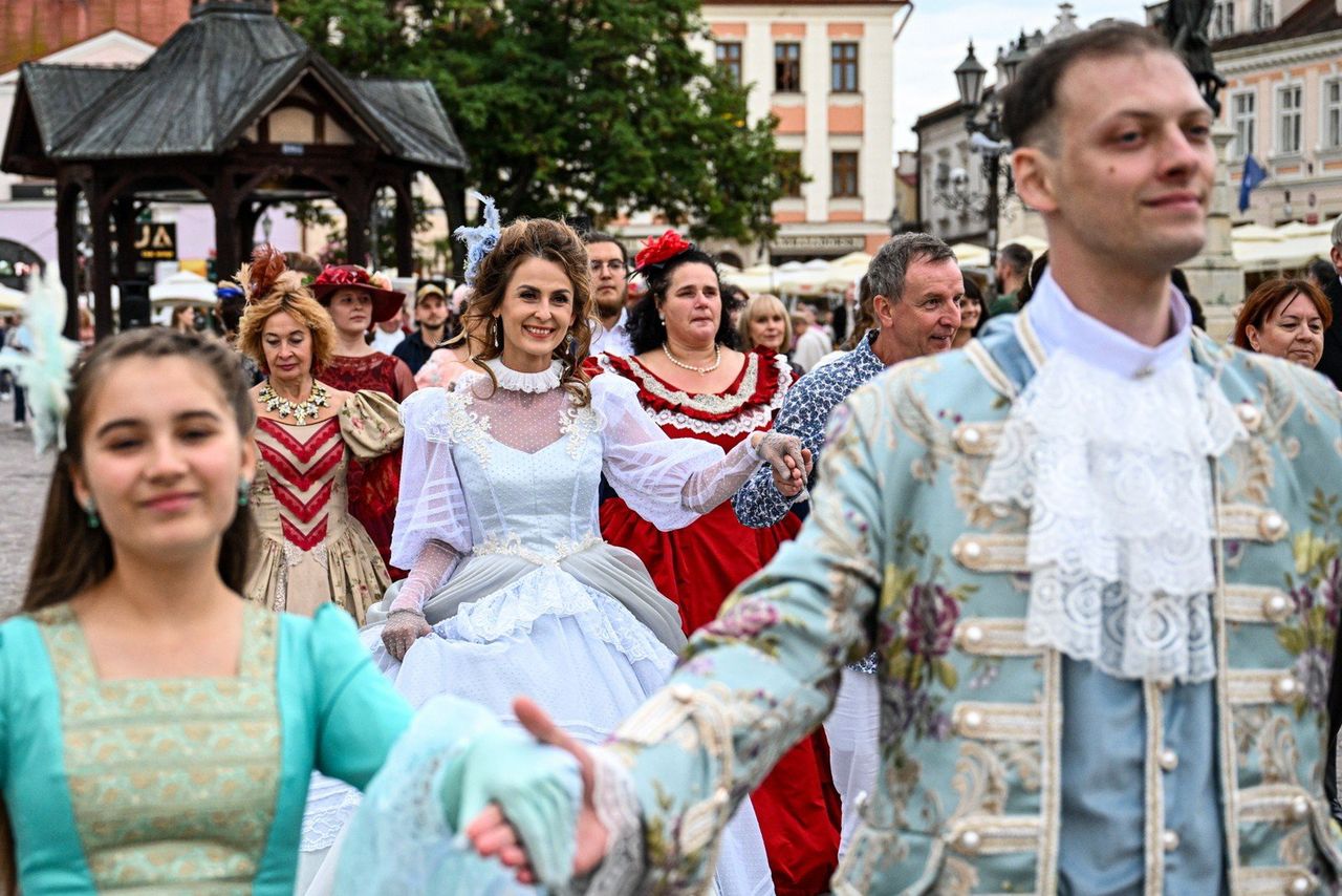Rzeszów: Zabawa w stylu dawnych epok. Bal przyciągnął mieszkańców