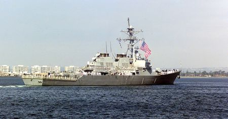 Rośnie napięcie wokół USS Milius. Grożą USA