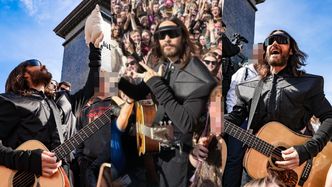 Jared Leto bez ochrony i z pluszowym pierogiem w rękach dał darmowy koncert na rynku w Krakowie (ZDJĘCIA)