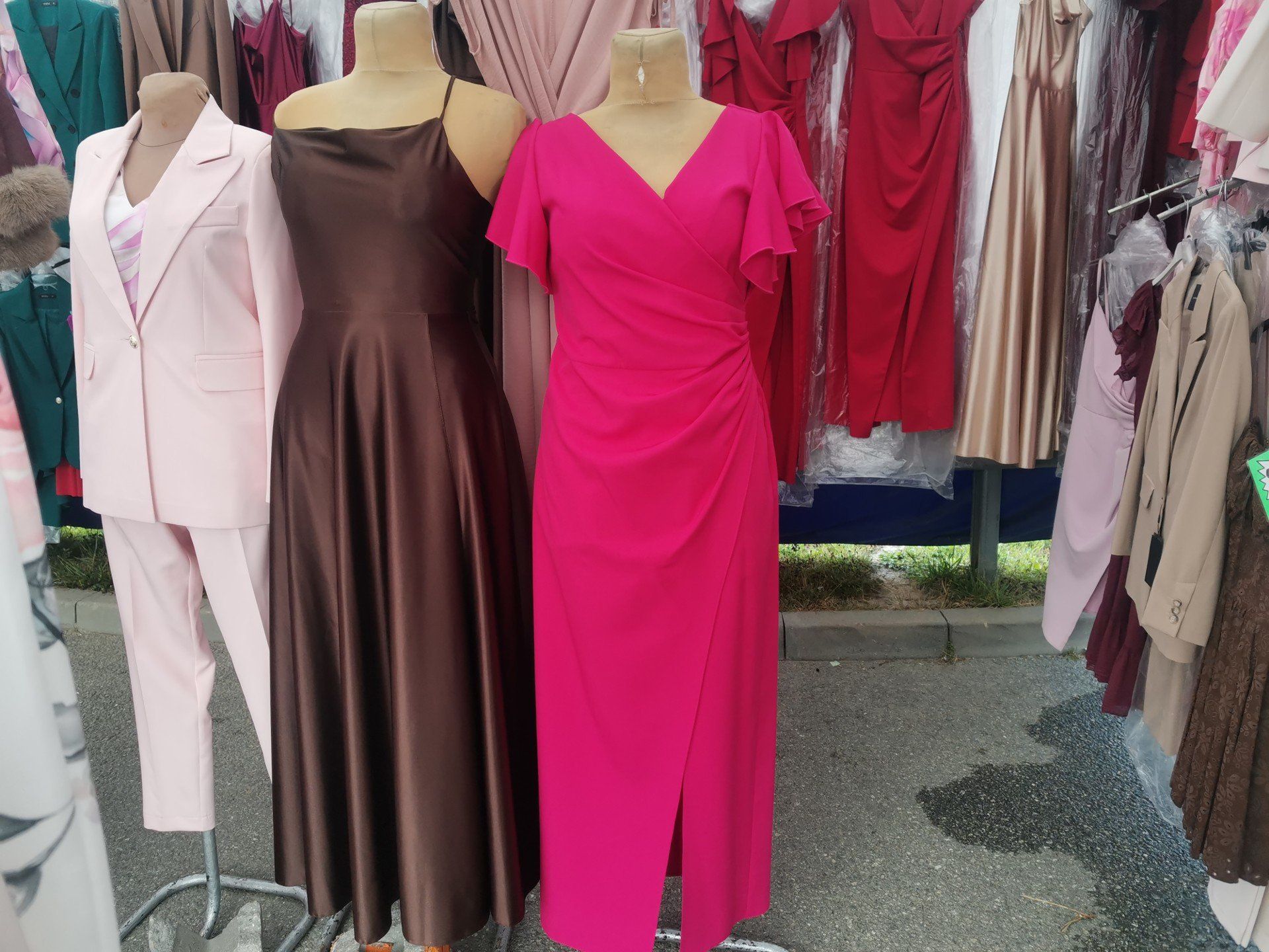 Klienci giełdy na ul. Dworaka mogli znaleźć coś dla siebie. Tradycyjnie wybór spośród odzieży i obuwia był ogromny i na każdą kieszeń.