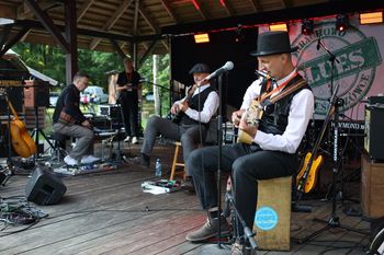 Blues w Leśniczówce niezmiennie popularny. Za nami pierwszy dzień imprezy