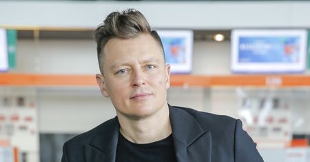 Rafał Brzozowski nie planował kariery w telewizji. Skończył studia w zupełnie innym kierunku