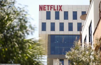 Netflix rozważa kupno części Warner Bros. Discovery, właściciela TVN