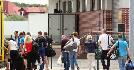 "Zatrzęsły się drzwi i okna". Mówią o ataku Rosjan przy granicy z Polską