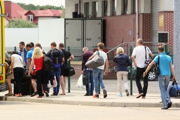 "Zatrzęsły się drzwi i okna". Mówią o ataku Rosjan przy granicy z Polską