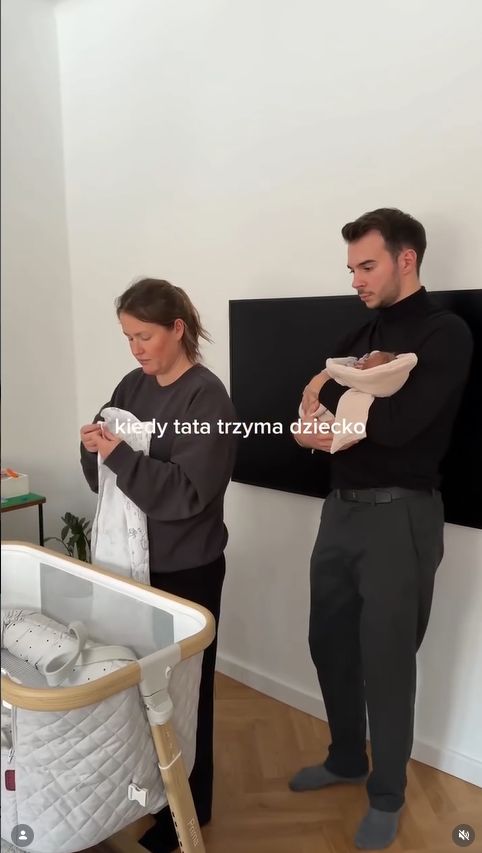 Olga Frycz śmieszkuje z Alberta Kosińskiego