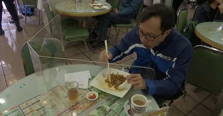 Walka z koronawirusem. Restauracje wprowadzają nowe metody