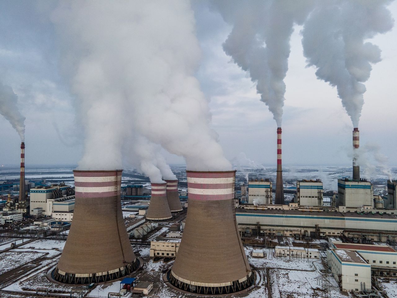 Przechodzą na prąd, żeby być "eko". Potrzebują więcej węgla