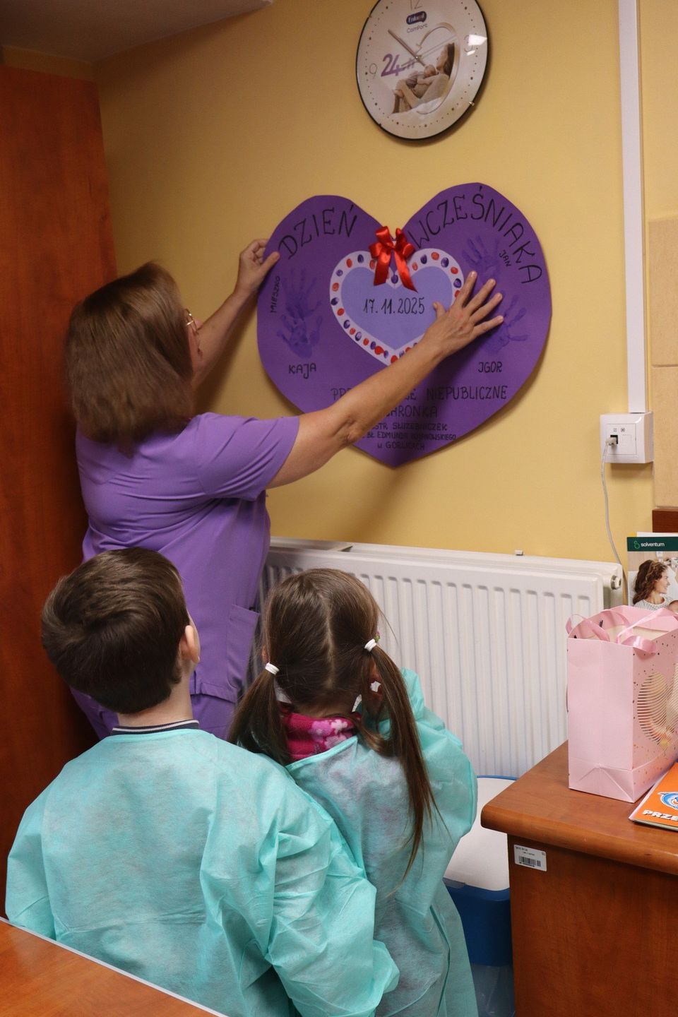 Maluchy z Ochronki Sióstr Służebniczek na Oddziale Wcześniaków gorlickiego szpitala