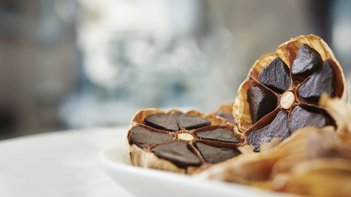 Jak zrobić czarny czosnek?