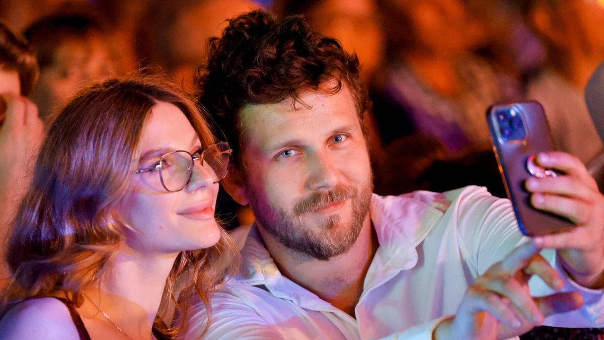 Antek Królikowski pokazał nową fotkę z Izą. Miłość kwitnie?