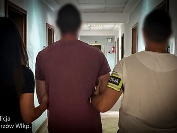 Gorzów: Spod busa wystawały tylko nogi. Złodziej katalizatora zatrzymany na gorącym uczynku