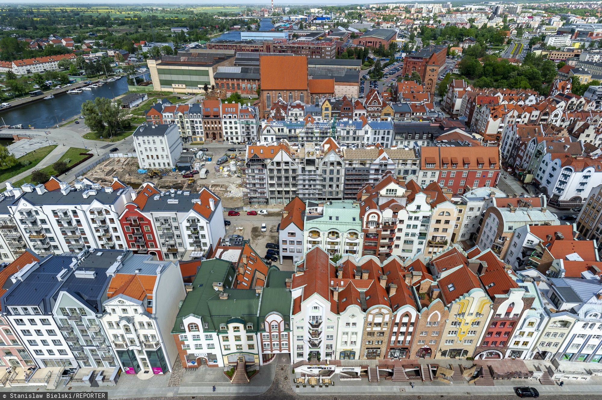 Atrakcje turystyczne Elbl?ga
24.05.2022 Elblag N/z widok z punktu widokowego na wiezy kosciola sw. Mikolaja - panorama Elblaga Fot. Stanislaw Bielski/REPORTER
Stanislaw Bielski/REPORTER