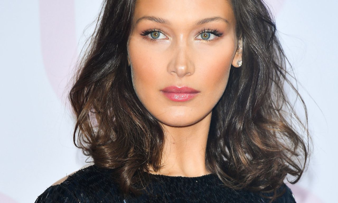 Bella Hadid pokazała się w dwóch urodzinowych stylizacjach 