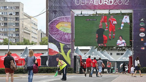 Sprzątanie warszawskiej Strefy Kibica