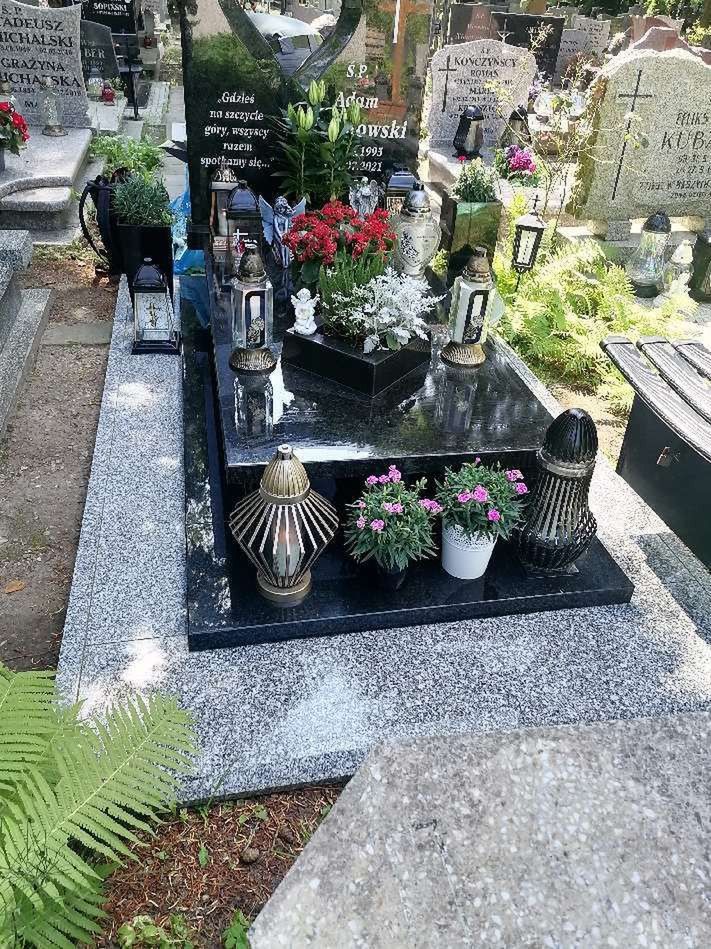 Tu został pochowany Adam