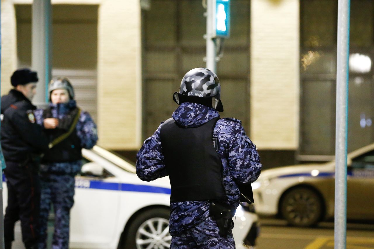 MOSCOW, RUSSIA - DECEMBER 19: Russian security forces cordon off the scene after an armed assault near Federal Security Service building in Moscow, Russia on December 19, 2019. An investigation started after the attack, and the FSB is considering the attack on its Moscow headquarters an "act of terrorism," local media reported.  (Photo by Sefa Karacan/Anadolu Agency via Getty Images)