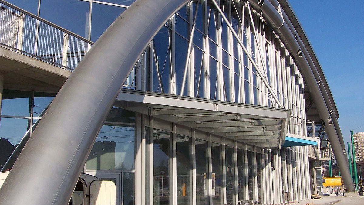 Fragment kopuły na rondzie, na którym doszło do tragedii 