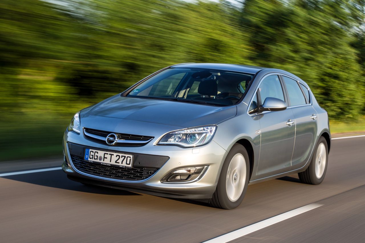 Opel Astra J jest ciężka, więc potrzebuje przynajmniej 120-140 KM do przyjemnej jazdy