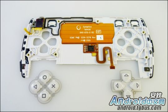 Sony Ericsson Xperia Play rozebrany na części pierwsze [galeria] 17