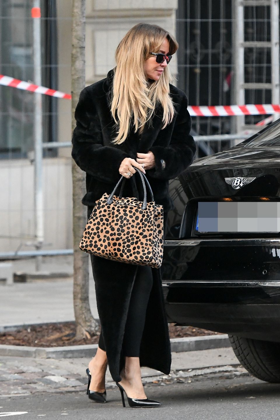 Joanna Przetakiewicz paraduje po mieście z torebką z aligatora