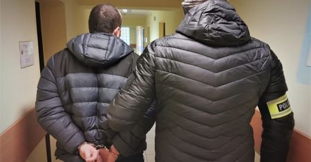 Śląskie. Akcja policji, CBŚ i śledczych od pseudokibiców. Dwóch dilerów w areszcie