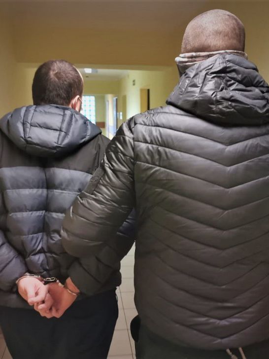 Śląskie. Akcja policji, cbś i śledczych od pseudokibiców. Dwóch dilerów w areszcie