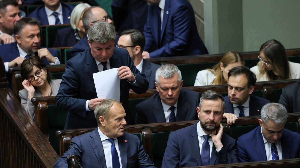 Donald Tusk, W�adys�aw Kosiniak-Kamysz, Andrzej Doma�ski, Tomasz Siemoniak
Rafa� Guz
10 10., dla rz�du Donalda Tuska, kadencja, kadencji, obrad, plenarna, polityk, polityka, posiedzenie, sala, sala obrad, sejm, sejmu, W�adys�aw Kosiniak Kamysz, wotum zaufania, wyst�pienie