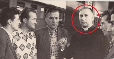 Pomagał uciekać zbrodniarzom wojennym. Przebierał ich w szaty mnichów