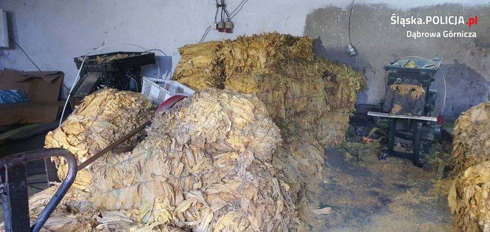 Dąbrowa Górnicza. Policjanci zarekwirowali ponad 1,5 tony nielegalnego tytoniu.