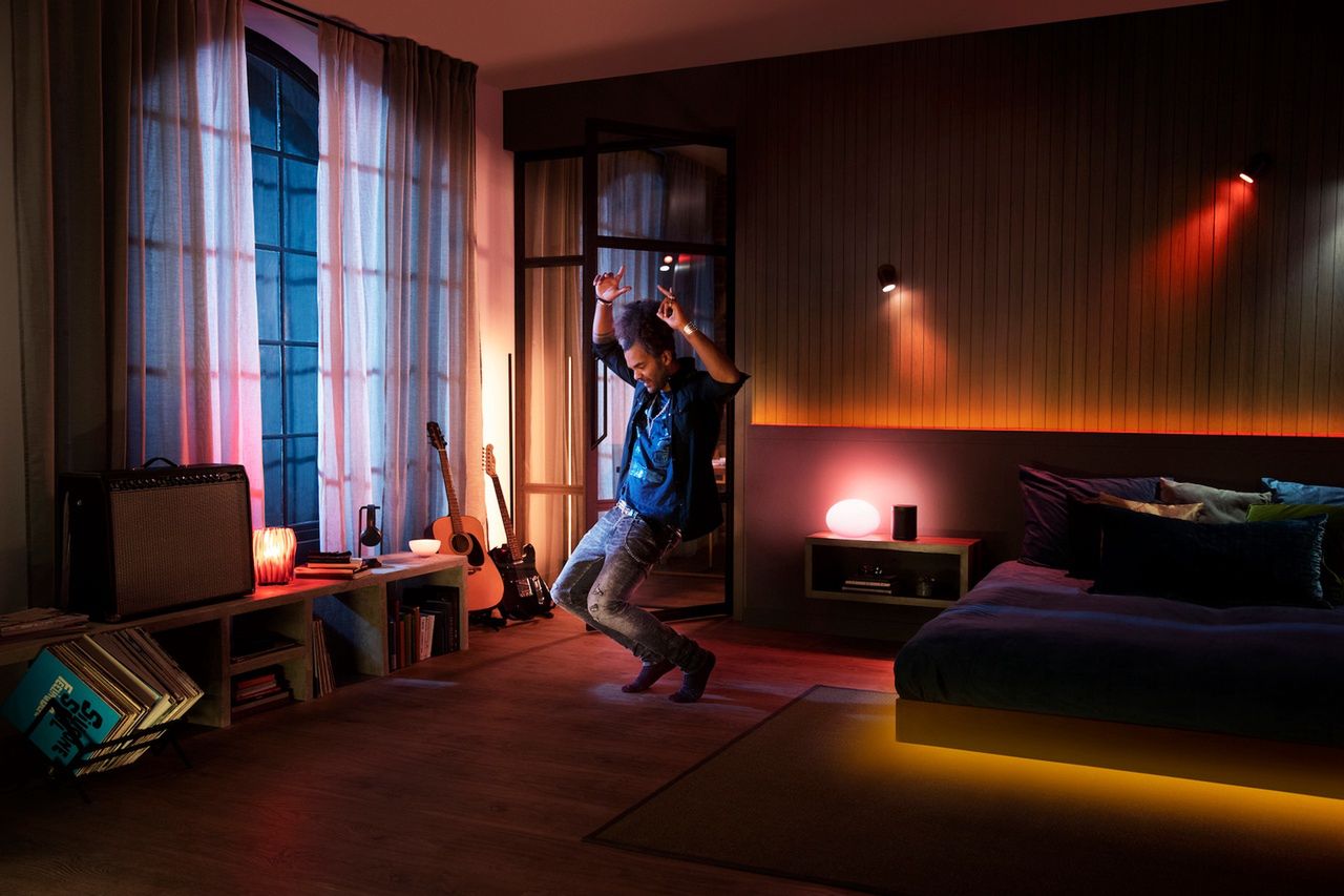 Nowości w Philips Hue: analiza położenia lamp i asystent AI