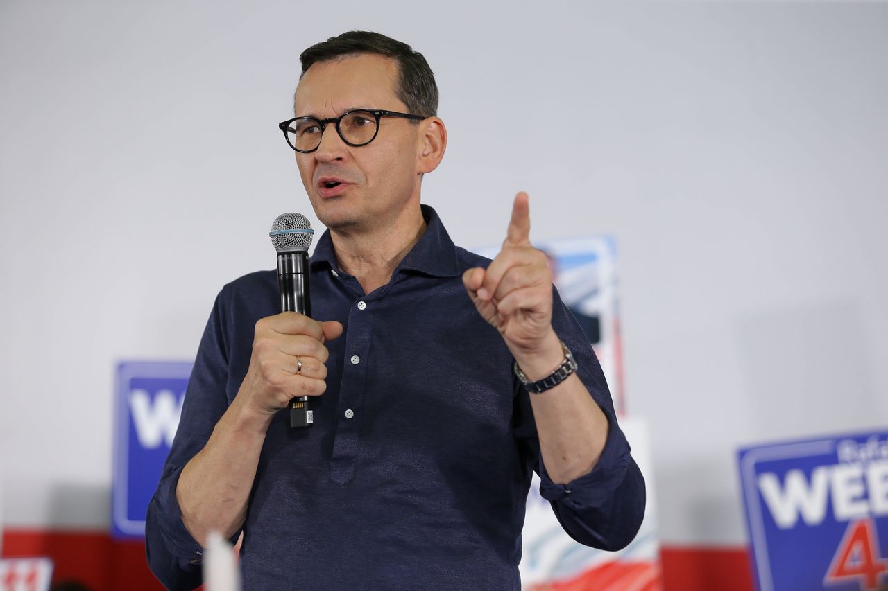 Morawiecki chwali bazarek. Sprawdzono, ile za zakupy płaci jego żona