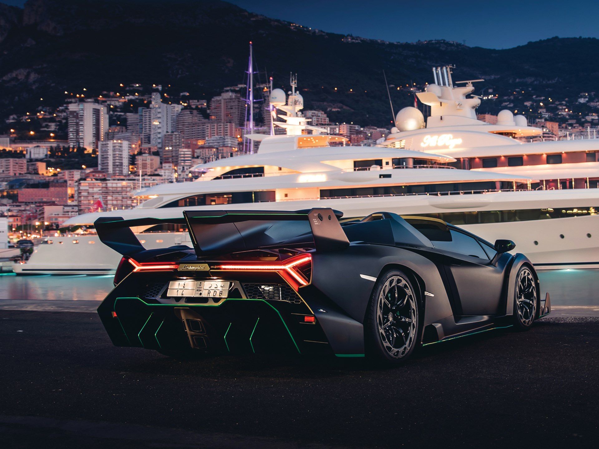 Lamborghini Veneno Roadster powstał w większej (9) liczbie egzemplarzy, niż coupe (3)
