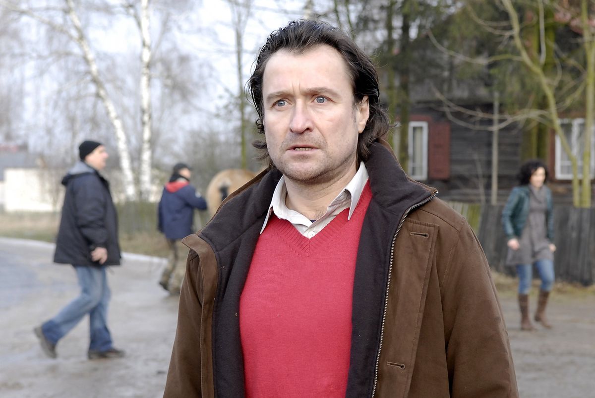 Jacek Kawalec na planie serialu "Ranczo" w 2007 r.