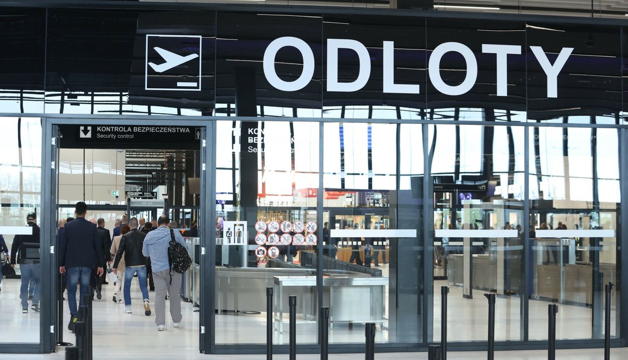 Pieniądze odlatują. Nawet w kryzysie wydajemy na wakacje i bilety